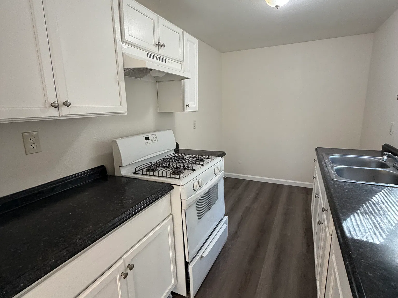 1 bed, 700 sqft, $1,150 — Photo 4