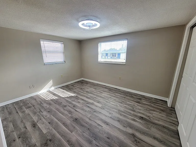 7335 Castanea Dr — Photo 11
