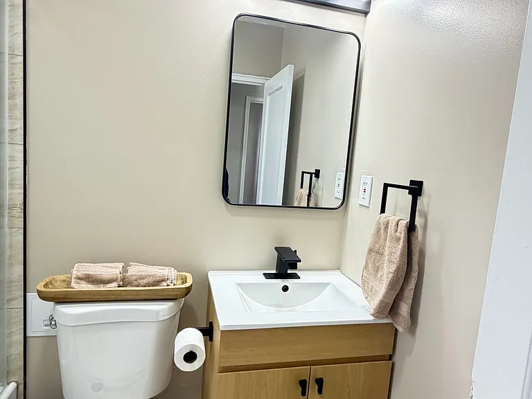 1524 Queen St NE — Photo 7