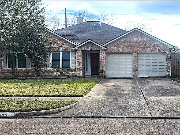 16807 Sussex Dr — Photo 1
