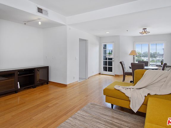 5th image of 10925 Blix St APT 310