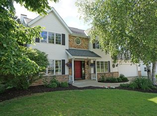 950 Bartlett Dr, Oconomowoc, WI 53066