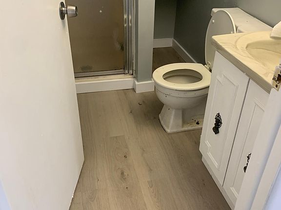 3rd image of 213 E Broad St #2