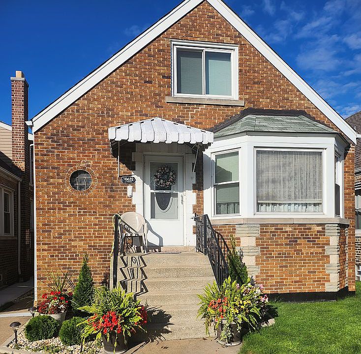 1st image of 10632 S Avenue L