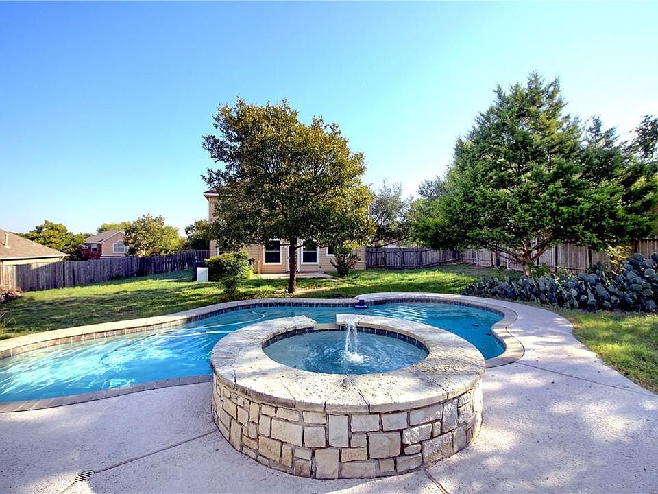 1st image of 807 Oakdale Ln