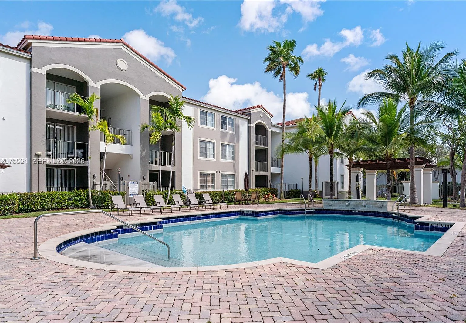 Gables Court — Photo 2