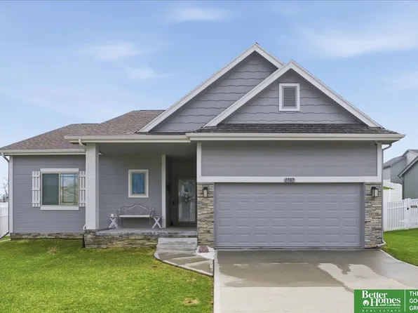 1707 Mesa St, Bellevue, NE 68123