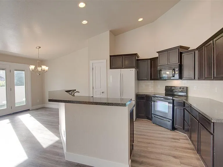 3694 S Veneto Ave — Photo 3
