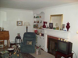 5th image of 405 E Richardson Cir