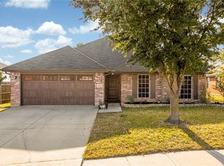 212 Creek Point Ln, Arlington, TX 76002