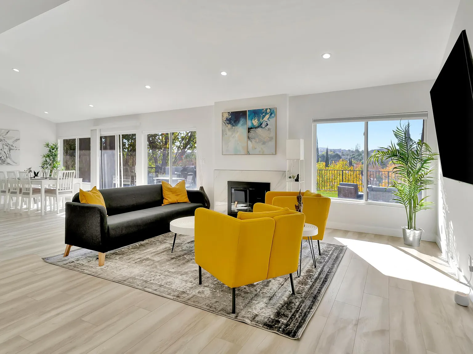 5557 Ostin Ave — Photo 3