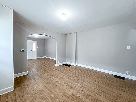 4th image of 802-804 N Denny St
