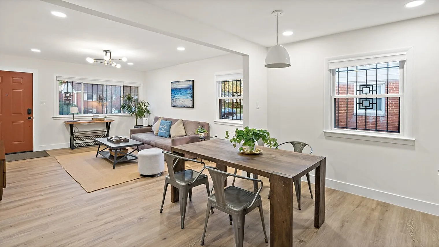 4 bed, 2.0 bath, $7,582 — Photo 4