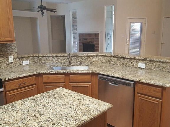 4th image of 2846 Hampshire Ln