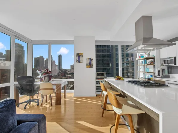 247 W 46th St APT 1403, New York, NY 10036