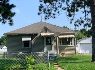 204 6th St, Saint David, IL 61563