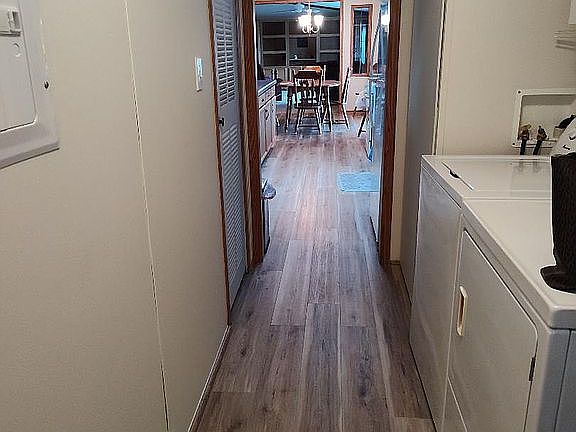 3rd image of 8 Iroquois Ln