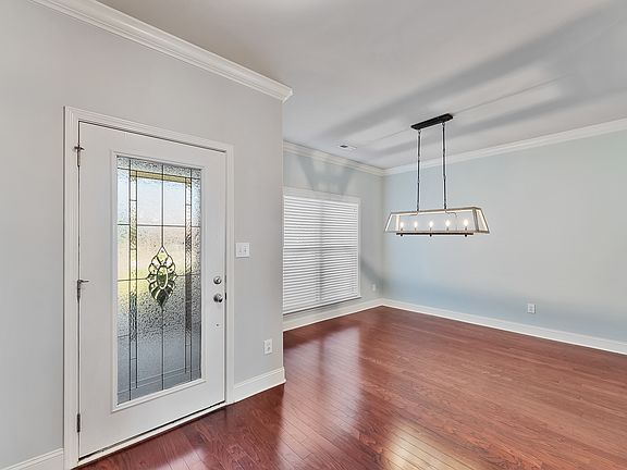 3rd image of 3028 Greenway Cir SE