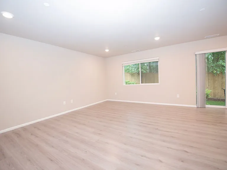 1118 Swan Loop — Photo 7