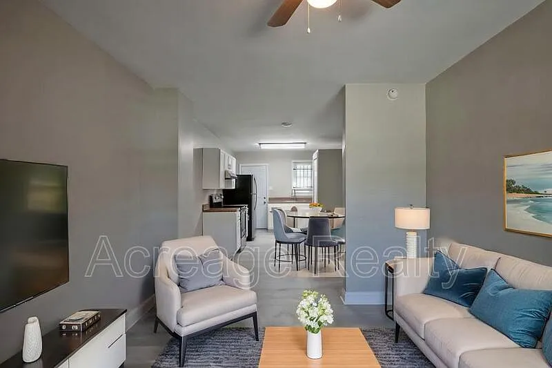2 bed, 1.0 bath, 697 sqft, $1,150 — Photo 4