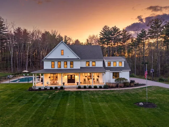 14 Wiggin Way, Stratham, NH 03885
