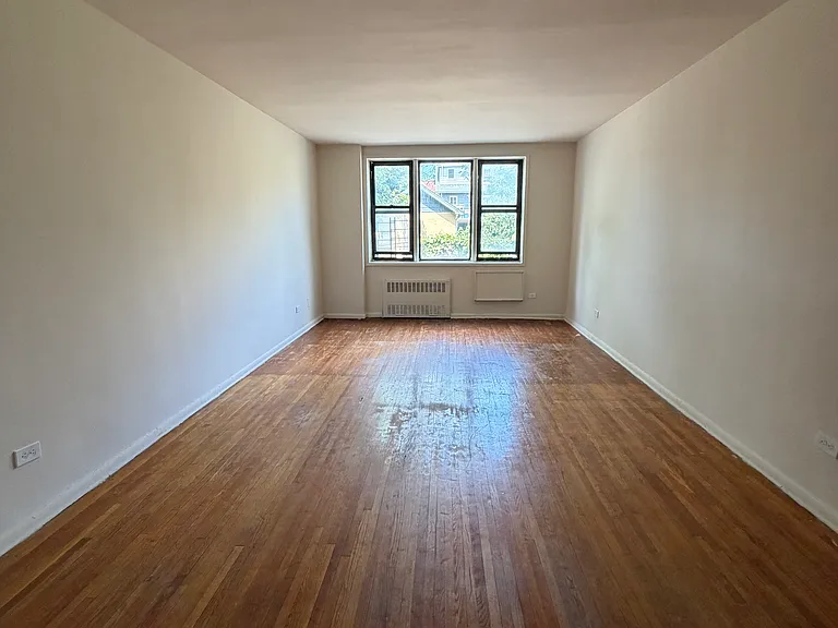 185-01 Hillside Ave #2D — Photo 1