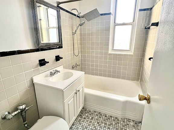 5th image of 2255 Cruger Ave APT 4D
