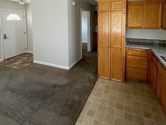 3rd image of 515 N Ferrocarril Rd