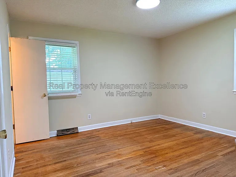 415 W 2nd St — Photo 25