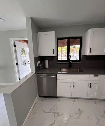5th image of 285 NE 43rd St