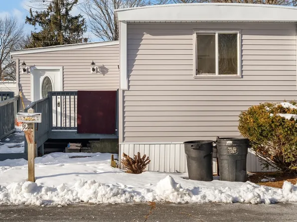 42 Pioneer Way, Springfield, MA 01119