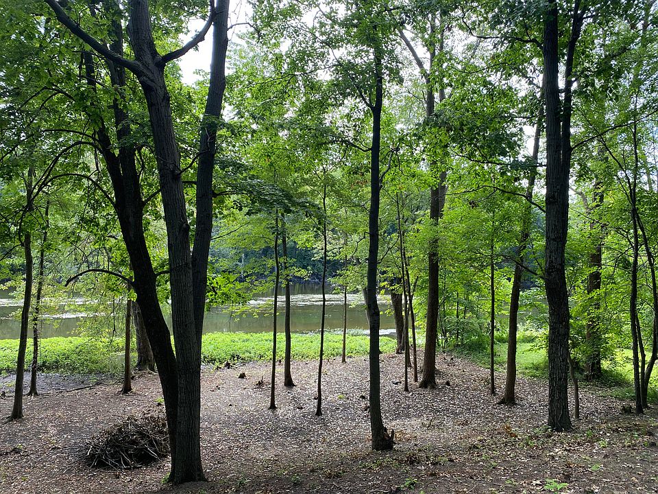 2nd image of 55818 Driftwood Dr