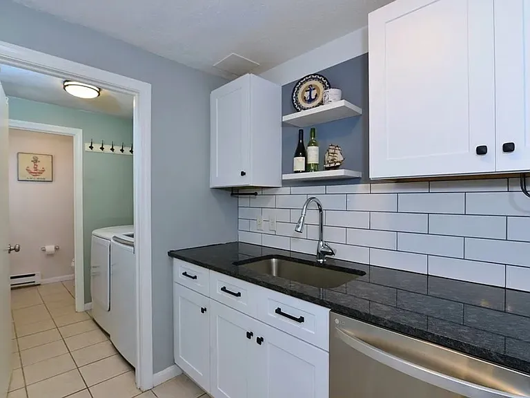4 George St #3 — Photo 13