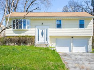 84 Cardinal Dr, Poughkeepsie, NY 12601