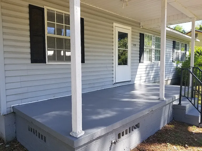 705 Virginia Dr — Photo 2