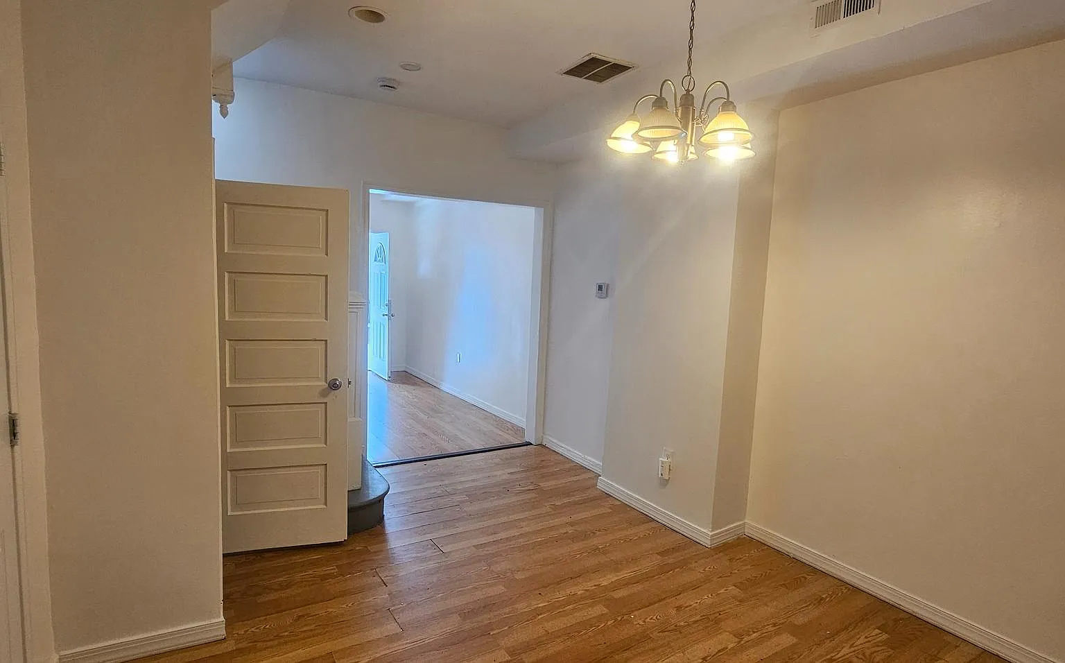 3 bed, 1100 sqft, $1,500 — Photo 4