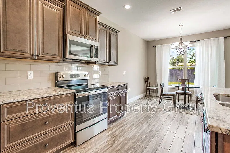 3 bed, 2.0 bath, 1784 sqft, $2,350 — Photo 3