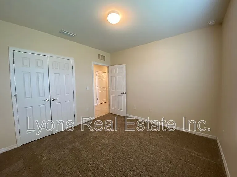 111 NW 9th St — Photo 9
