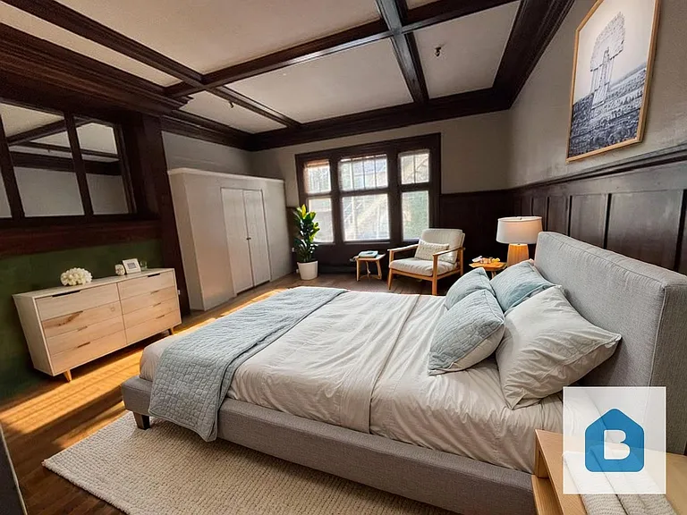 The Manor — Photo 6