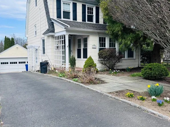 151 Hillcrest Avenue, Manhasset, NY 11030