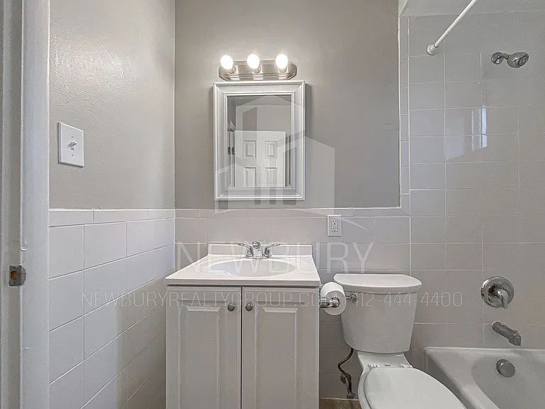 Poplar Apartments — Photo 48