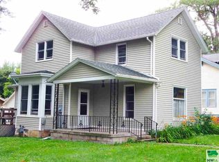 402 10th St, Alton, IA 51003