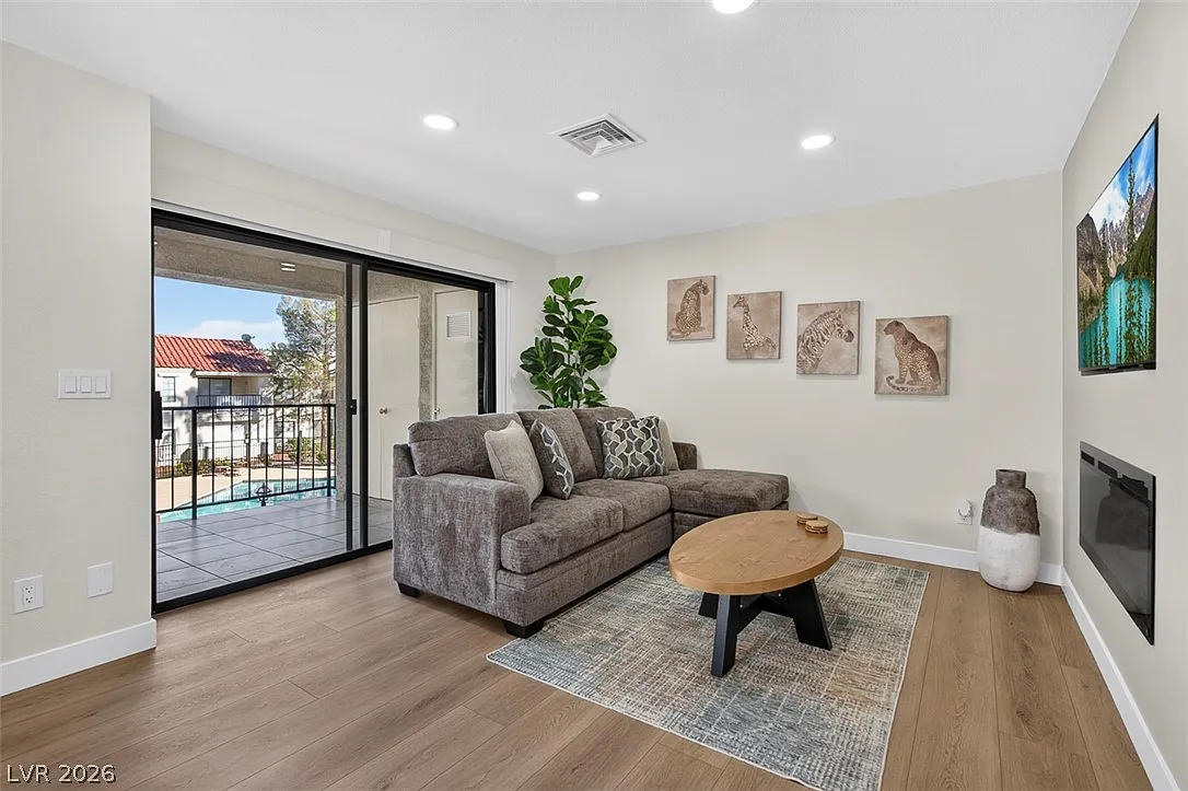 4854 Nara Vista Way — Photo 2