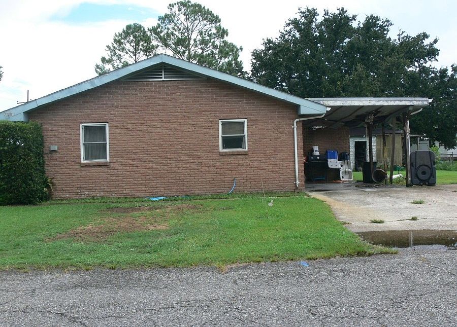 1st image of 23001 Oak St