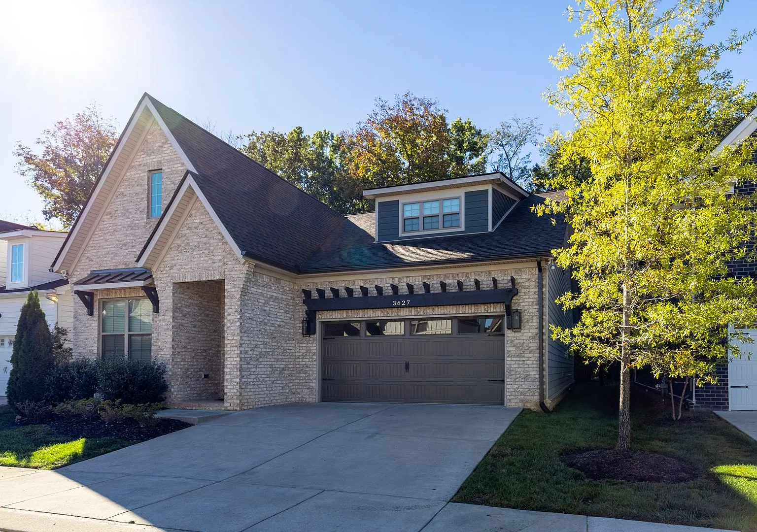 Gorgeous 3BD/2.5BA+huge BONUS in Blackman's Pretoria Falls near the Avenue! Washer/dryer incl, fr... — Photo 2