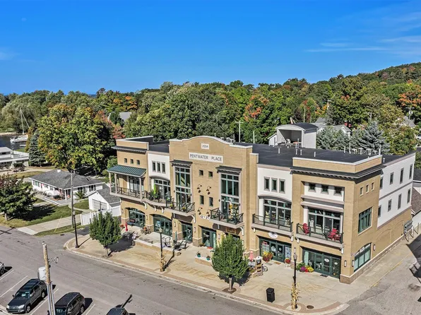 42 W 2nd St #9, Pentwater, MI 49449