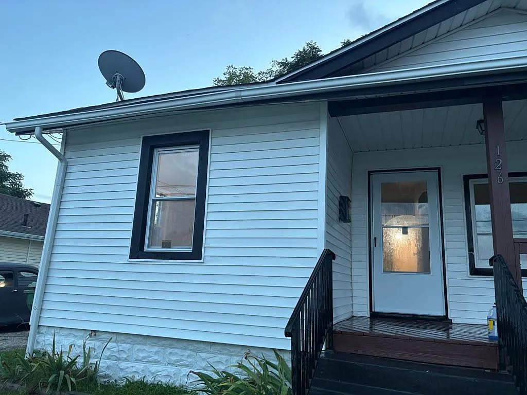 126 Leonard Ave — Photo 3