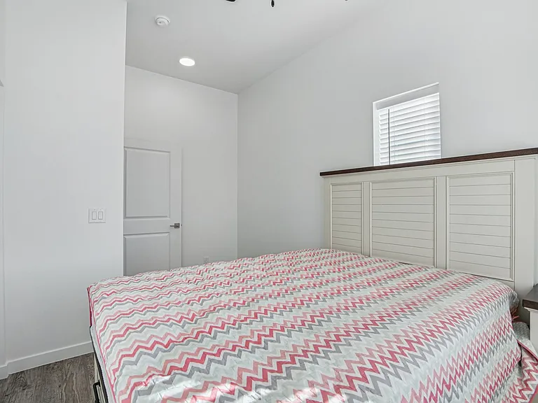 Williams Court — Photo 38