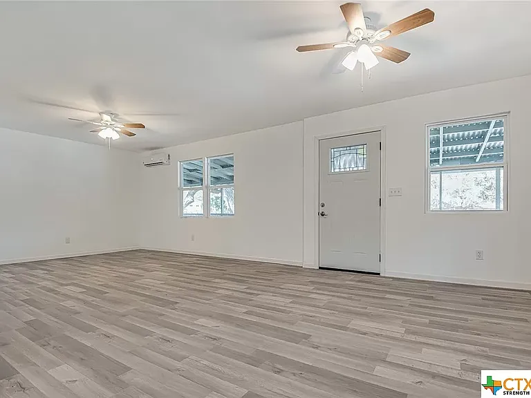 1668 Lakeview Dr — Photo 8