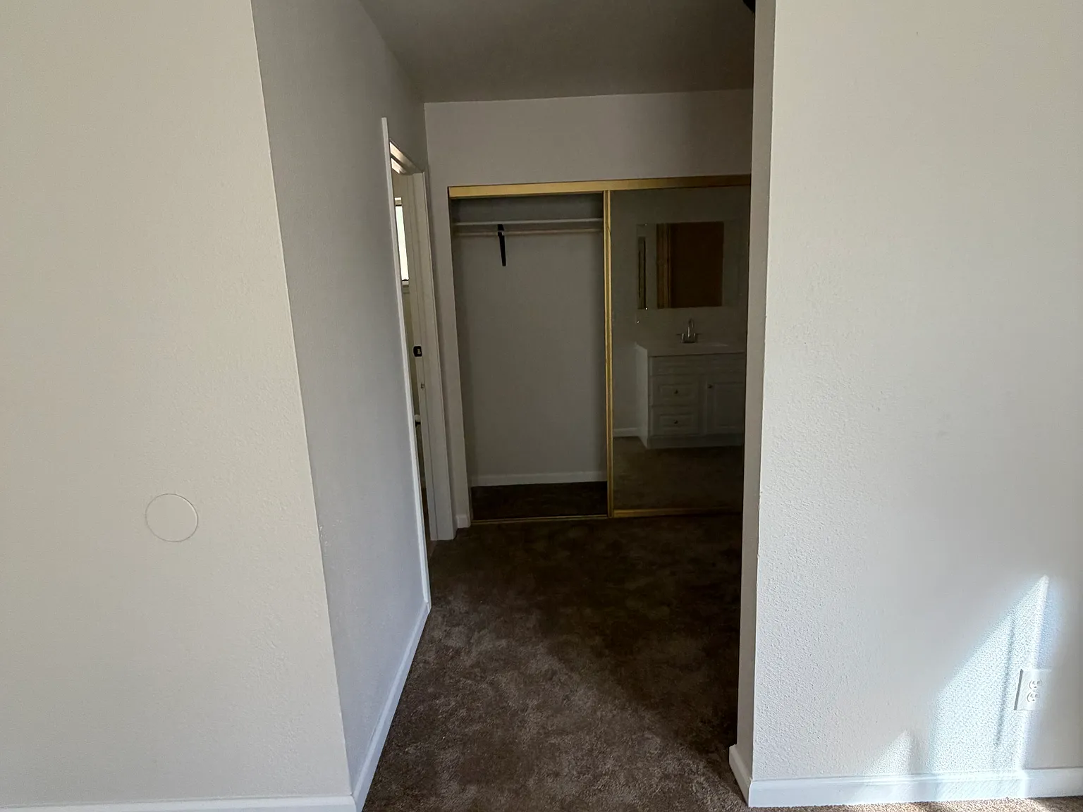 3 bed, $1,000 — Photo 2